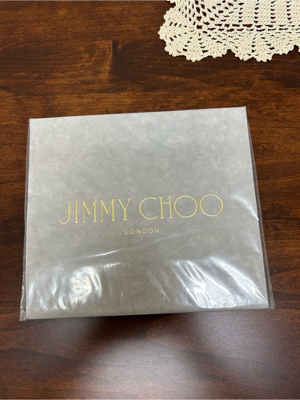 Jimmy Choo Light Cream Glossy Eyewear Case with gray gift bag. - Picture 6 of 9